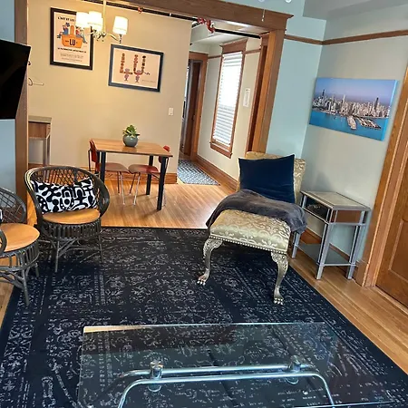 Blue Room In Dorothy'S Bnb-3