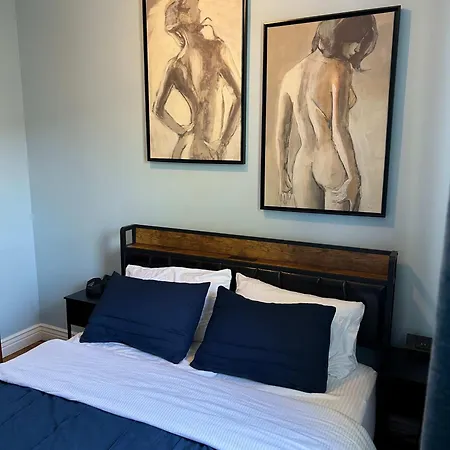 Blue Room In Dorothy'S Bnb-2